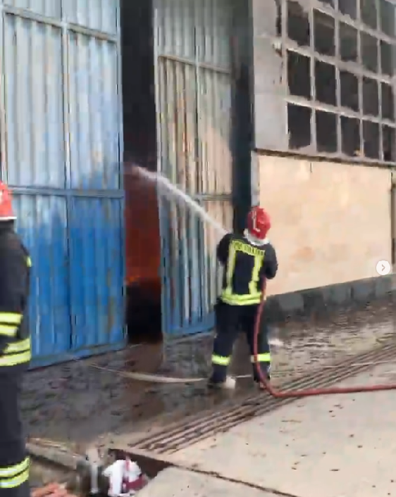 گزارش #آتش‌سوزی گسترده در واحد صنعتی #مبل_ماندگار
